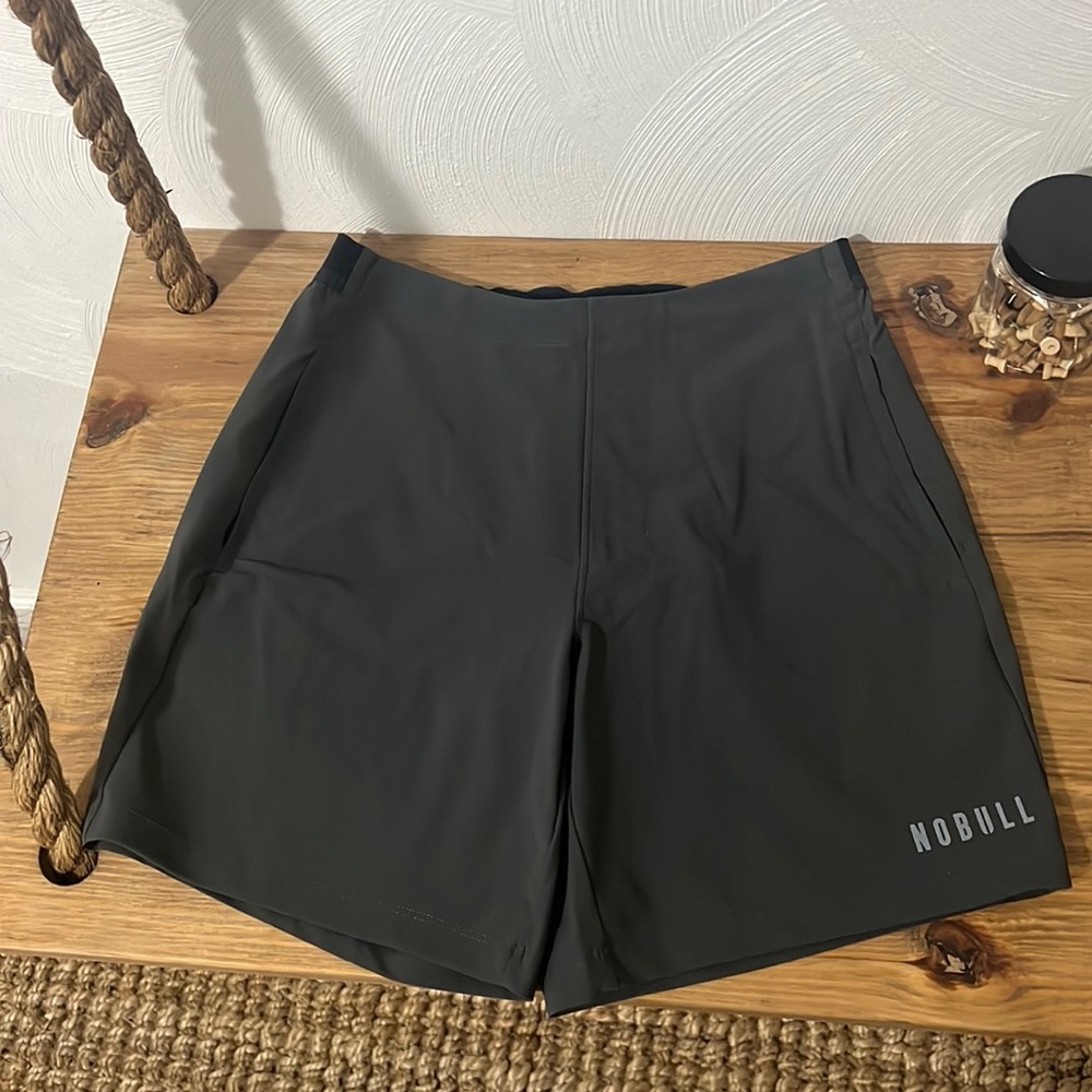 NOBULL Grey Men’s 7” Lightweight Shorts. Medium.